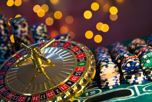 Live dealer studio with blackjack table and professional croupier on Erek Erek